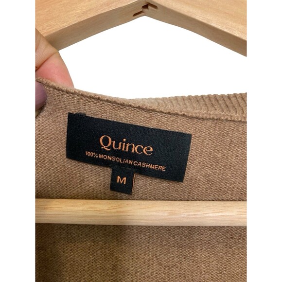 Quince 100% Cashmere Sweater Size Medium Carmel V-Neck Soft Pullover Career - Picture 11 of 12
